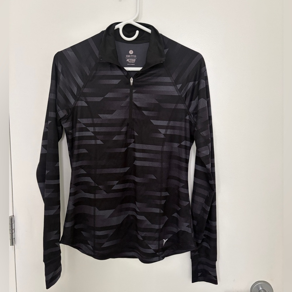 Women’s Old Navy Black Geometric Long Sleeve Top
